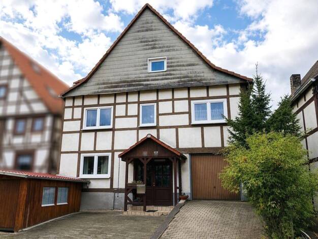 Einfamilienhaus zum Kauf 210.000 € 11 Zimmer 308,8 m² 642 m² Grundstück Hombressen Hofgeismar 34369