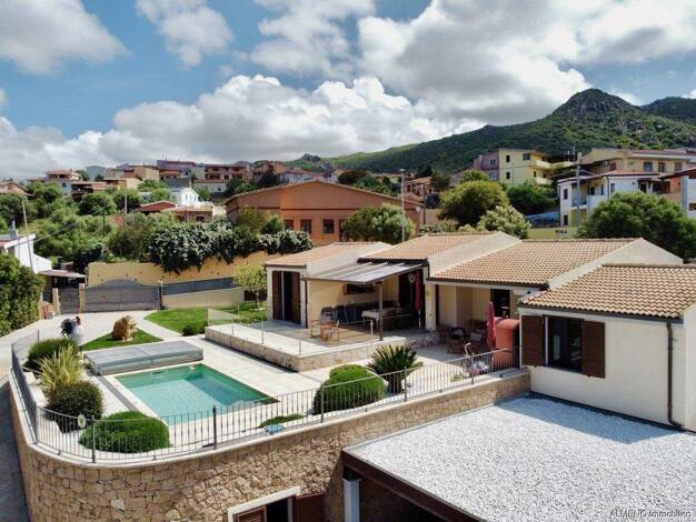 Haus zum Kauf 840.000 € 8 Zimmer 163 m² 16.186 m² Grundstück Carlo Alberto 29 Badesi Muntiggioni 07030