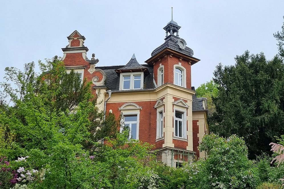 Villa zum Kauf provisionsfrei 1.275.000 € 8 Zimmer 310,5 m²<br/>Wohnfläche 1.343 m²<br/>Grundstück Radebeul 01445