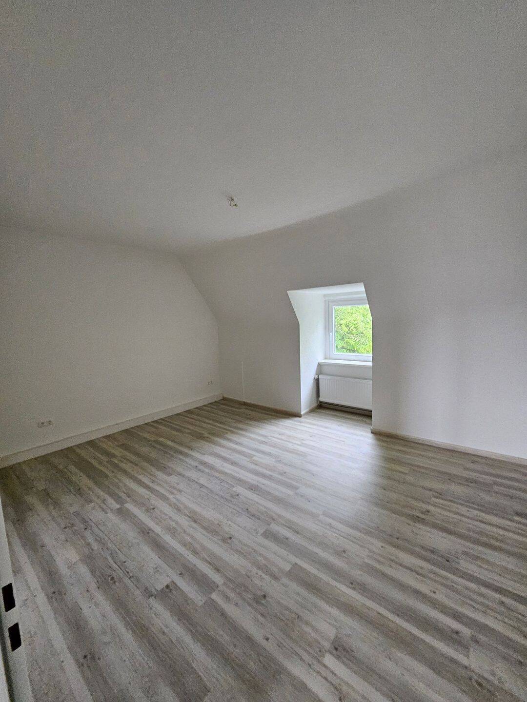 Renovierte DG-Wohnung mit Balkon in Wakenitznähe – Lübeck – Vorschaubild 3