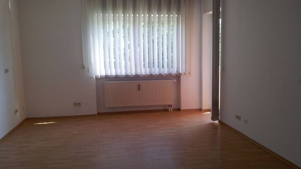 Wohnung zur Miete 1.050 € 3 Zimmer 100 m² Geschoss 1/3 frei ab sofort Neudeker Straße 8 Neutraubling 93073