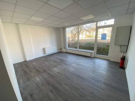 Bürofläche zur Miete 2.985 € 8 Zimmer 210 m² Bürofläche Stadtmitte Mitte 18055