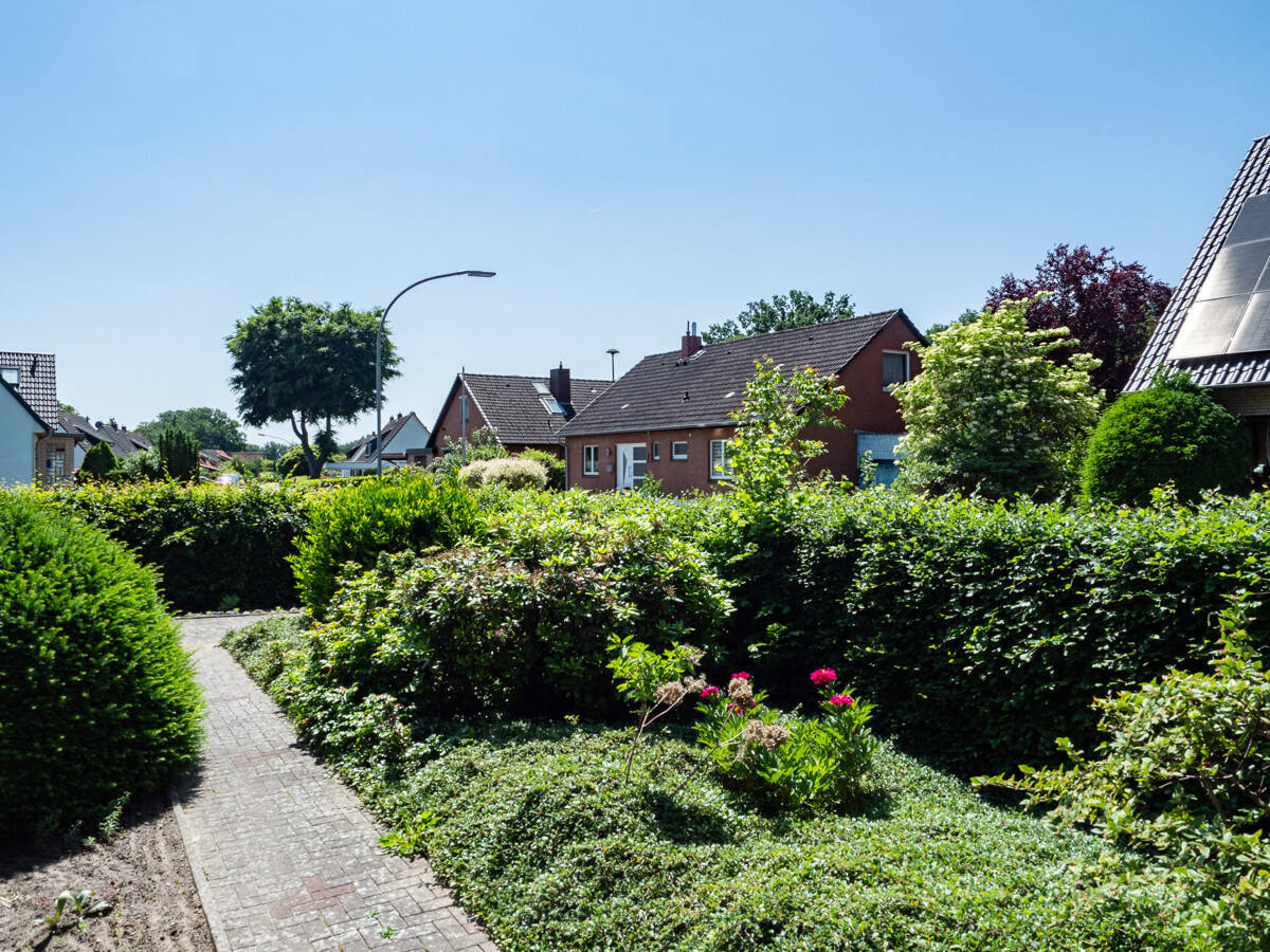 Immobilie in Hasloh - Ihr neues Zuhause mit Gartenfreiheit auf großzügigem Grundstück - Doppelhaushälfte mit Entwicklungspotenzial - Bild 2