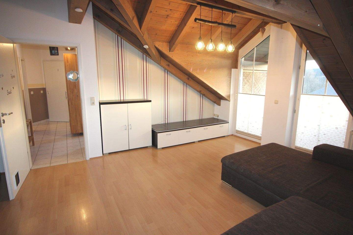 Immobilie in Patersdorf - Charmante 3-Zimmer-Dachgeschoss-Wohnung in Patersdorf - Bild 2