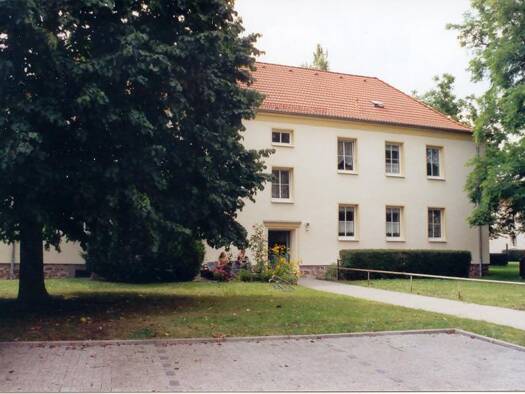 Wohnung zur Miete 320 € 2 Zimmer 53,3 m² EG frei ab 01.11.2026 Heinrich-Heine-Straße 38 Braunsbedra Braunsbedra 06242