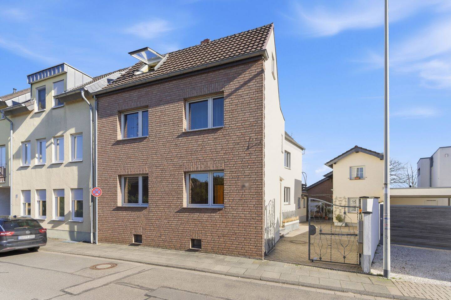 Immobilie in Bornheim - Für Generationen! 2 Wohnhäuser auf einem Grundstück in unmittelbarer Rheinnähe von Bornheim / Widdig - Bild 2