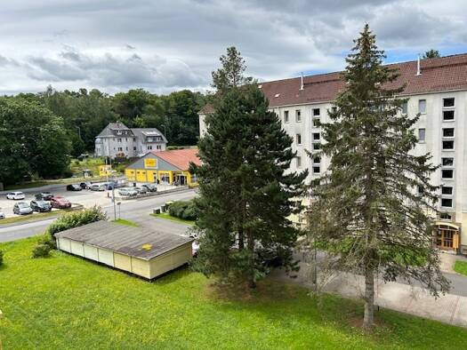 Wohnung zur Miete 425 € 3 Zimmer 61,2 m² 3. Geschoss frei ab sofort Leonhard-Frank-Straße 8 Suhl Suhl 98529