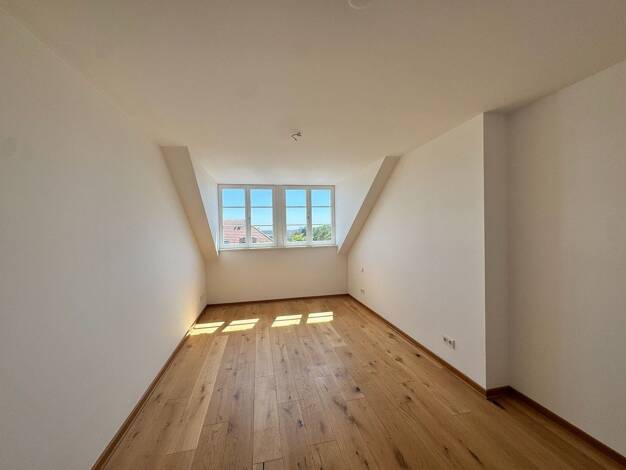 Wohnung zur Miete 1.325 € 4 Zimmer 118,3 m² 3. Geschoss frei ab sofort Ost 04289