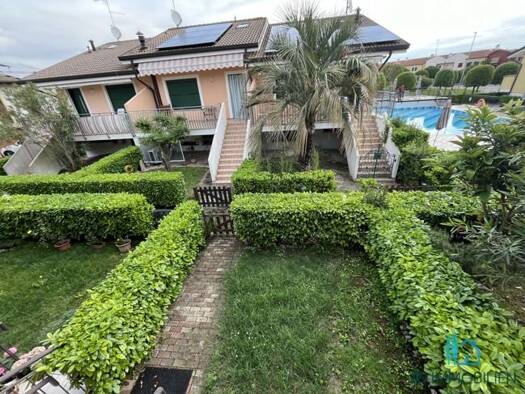 Reihenmittelhaus zum Kauf 260.000 € 4 Zimmer 140 m² Aprilia 04011