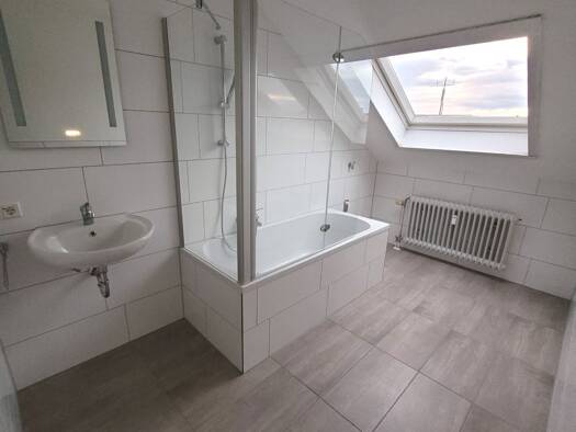 Wohnung zur Miete 1.090 € 3,5 Zimmer 120 m² Dachgeschoss, 4. Geschoss Stutensee 76297