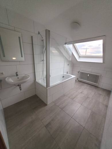 Wohnung zur Miete 1.090 € 3,5 Zimmer 120 m² Dachgeschoss, 4. Geschoss Blankenloch Stutensee 76297