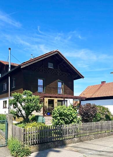 Einfamilienhaus zum Kauf 558.000 € 8 Zimmer 237 m² 752 m² Grundstück frei ab 01.11.2025 Altenmarkt Burgkirchen 84508
