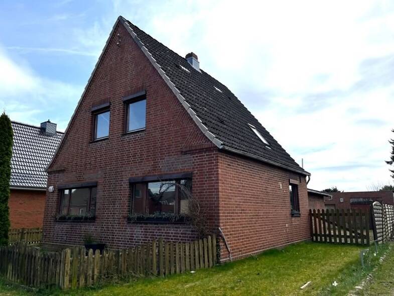 Einfamilienhaus zum Kauf 140.000 € 4 Zimmer 126,9 m² 872 m² Grundstück Kellinghusen 25548