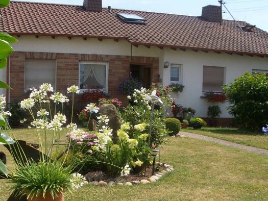 Einfamilienhaus zum Kauf 294.000 € 6 Zimmer 176 m² 1.681 m² Grundstück Erlenbrunn Pirmasens 66955