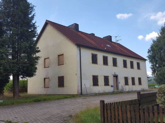 Haus zum Kauf 149.000 € 296 m² 992 m² Grundstück Brand 95682