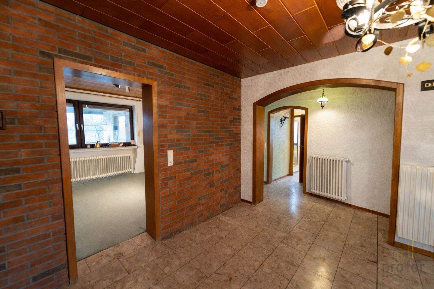 Immobilie in Calden - Zweifamilienhaus inkl. Einliegerwohnung mit eigenem Zugang und Ausbaupotenzial im Herzen von Calden - Bild 4