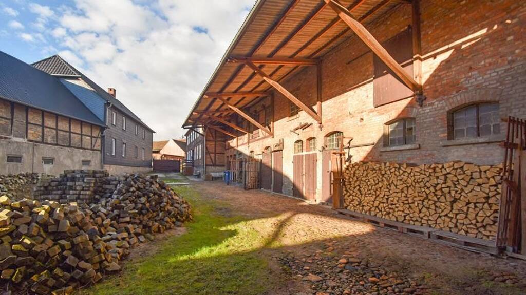 Haus zum Kauf 320.000 € 11 Zimmer 195 m² 6.068 m² Grundstück Bahrdorf Bahrdorf, Niedersachsen 38459