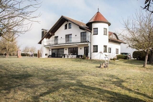 Villa zum Kauf 749.000 € 7 Zimmer 215 m²<br/>Wohnfläche 1.200 m²<br/>Grundstück Laichingen Laichingen 89150