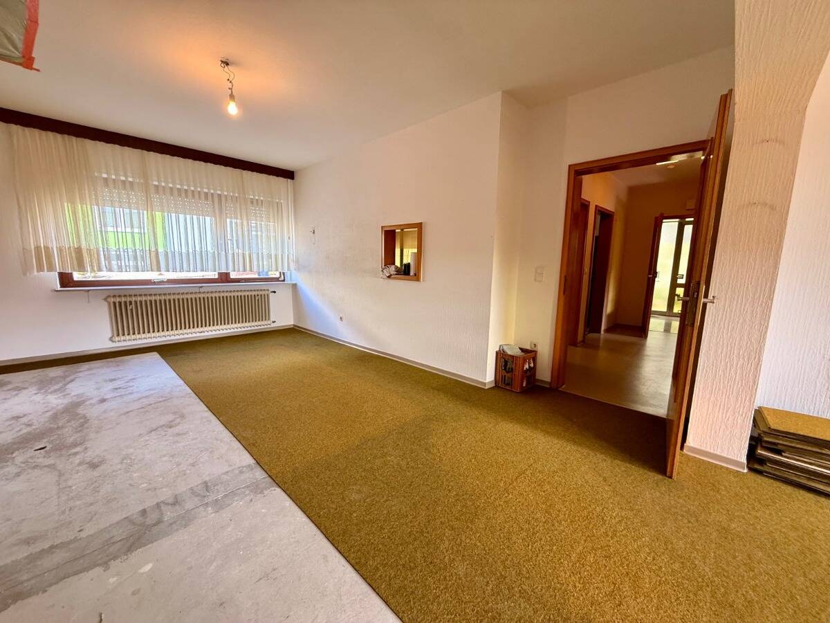 Immobilie in Friedrichsthal - Ein- bis Zweifamilienhaus in Friedrichsthal auf insgesamt ca. 163 m² mit sonnigem Garten - Bild 3