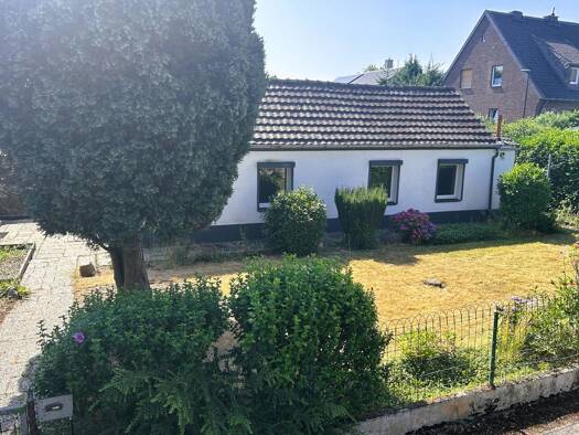 Einfamilienhaus zum Kauf 290.000 € 3 Zimmer 90 m² 450 m² Grundstück Lank-Latum Meerbusch 40668