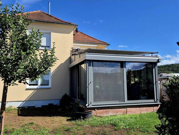 Einfamilienhaus zum Kauf 680.000 € 8 Zimmer 225 m² 589 m² Grundstück Thüngersheim 97291