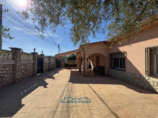 Villa zum Kauf 339.000 € 5 Zimmer 242 m² 581 m² Grundstück Jaume Balmes 0 Fogars de la Selva 08495
