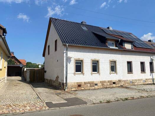 Doppelhaushälfte zum Kauf 95.000 € 4 Zimmer 110 m² 499 m² Grundstück frei ab sofort Laucha Laucha an der Unstrut 06636