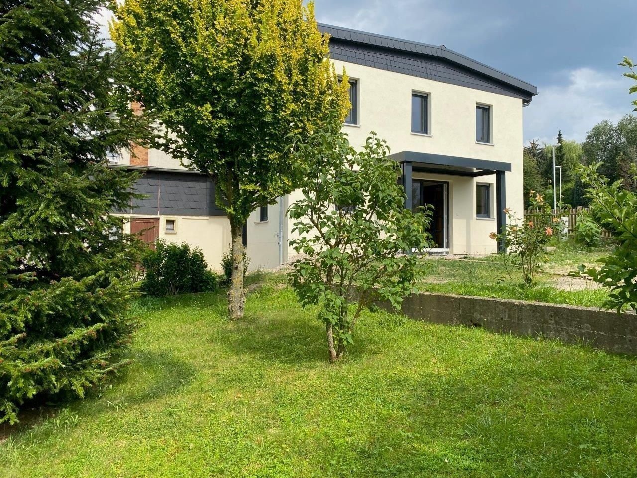 Doppelhaushälfte zum Kauf 389.000 € 5 Zimmer 120 m²<br/>Wohnfläche 640 m²<br/>Grundstück ab sofort<br/>Verfügbarkeit Roschütz Gera 07546