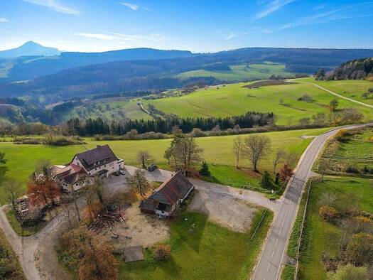 Hotel zum Kauf 1.390.000 € 11 Zimmer 1.062 m² Gastrofläche 6.427 m² Grundstück Engen Engen / Stetten 78234