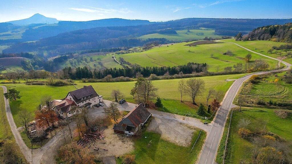 Hotel zum Kauf 1.390.000 € 11 Zimmer 1.062 m² Gastrofläche 6.427 m² Grundstück Engen Engen / Stetten 78234