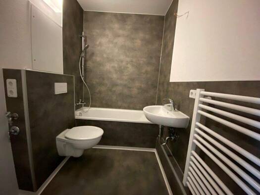 Wohnung zur Miete 296 € 3 Zimmer 54,5 m² 6. Geschoss Am Himmelreich 52 Suhl 98527