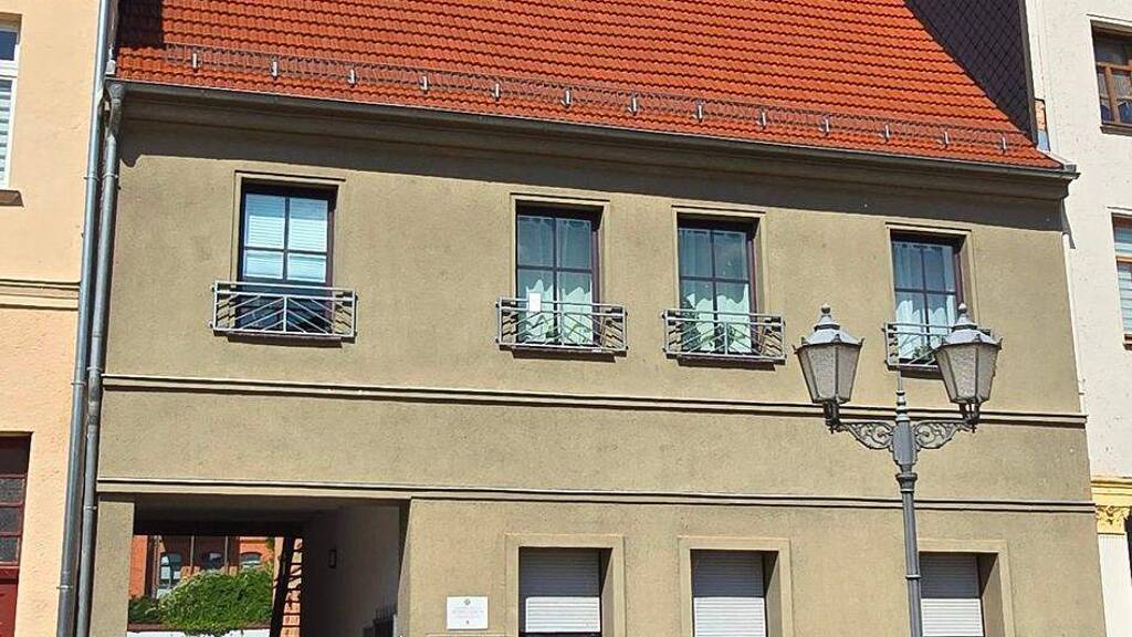 Mehrfamilienhaus zum Kauf als Kapitalanlage geeignet 449.500 € 460 m² 721 m² Grundstück Markt 7 Calbe Calbe (Saale) 39240