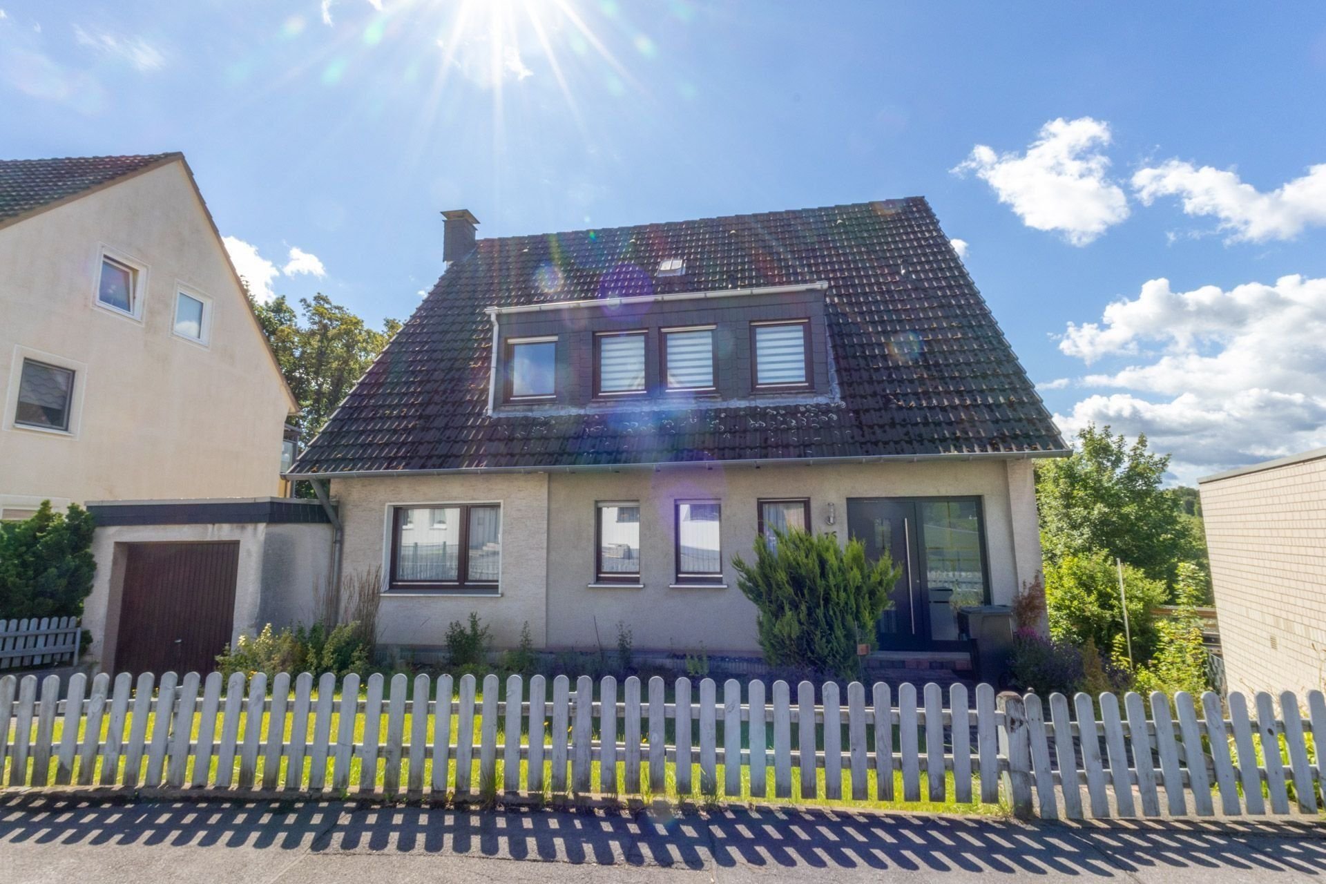 Mehrfamilienhaus zum Kauf 269.000 € 7 Zimmer 189 m²<br/>Wohnfläche 626 m²<br/>Grundstück ab sofort<br/>Verfügbarkeit Lendringsen - Mitte Menden 58710