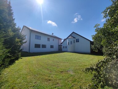 Wohn- und Geschäftshaus zum Kauf als Kapitalanlage geeignet 11 Zimmer 560 m² 2.356 m² Grundstück Denkendorf Denkendorf 85095