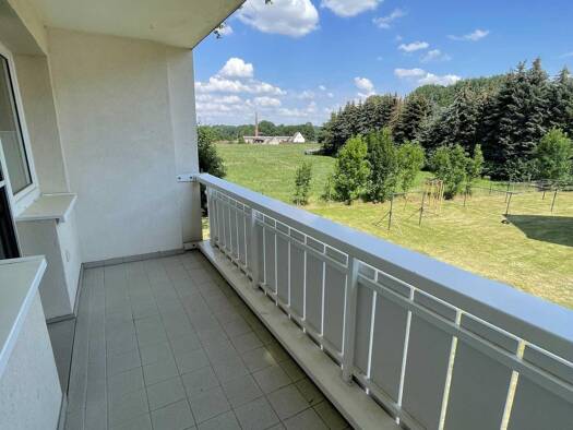 Wohnung zur Miete 350 € 3 Zimmer 68 m² 1. Geschoss frei ab sofort Hof Naundorf 04769