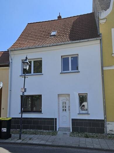 Einfamilienhaus zum Kauf 158.000 € 3 Zimmer 140 m² 194 m² Grundstück frei ab sofort Marktstraße Barby Barby 39249