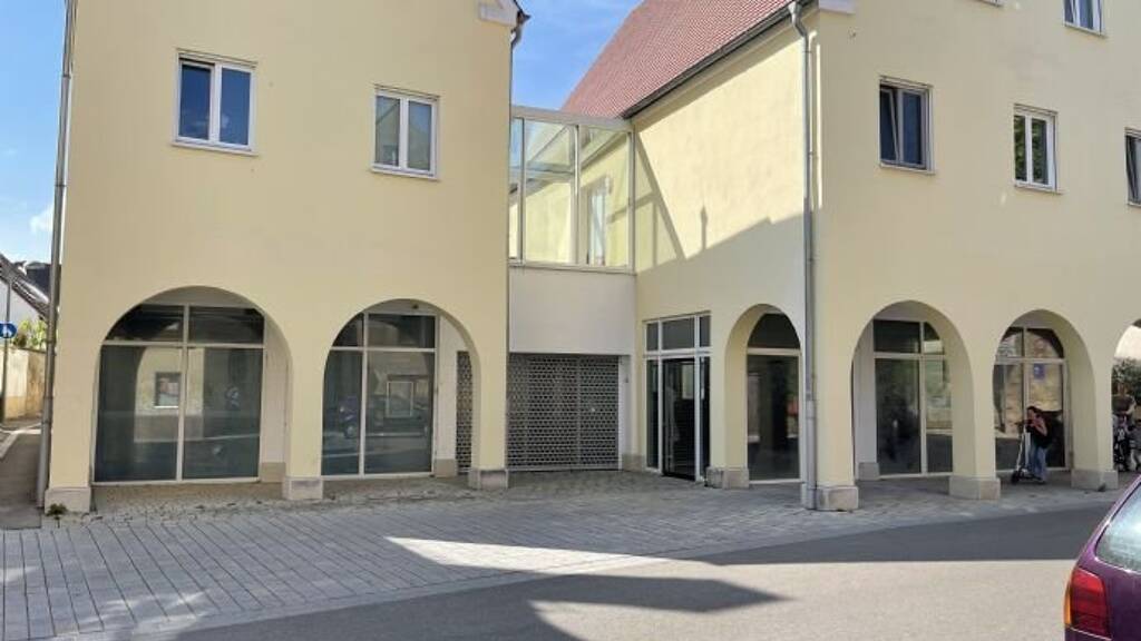 Laden zur Miete provisionsfrei 450 m² Verkaufsfläche Königstraße 4 Niederhofen Oettingen i.Bay. 86732