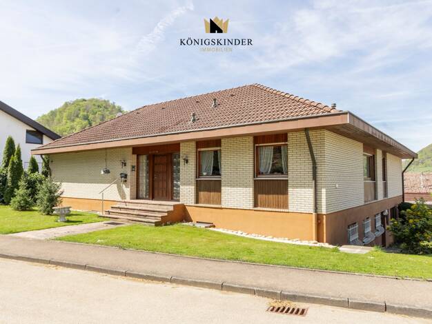 Einfamilienhaus zum Kauf 698.000 € 7 Zimmer 213,6 m² 708 m² Grundstück Bad Ditzenbach Bad Ditzenbach 73342