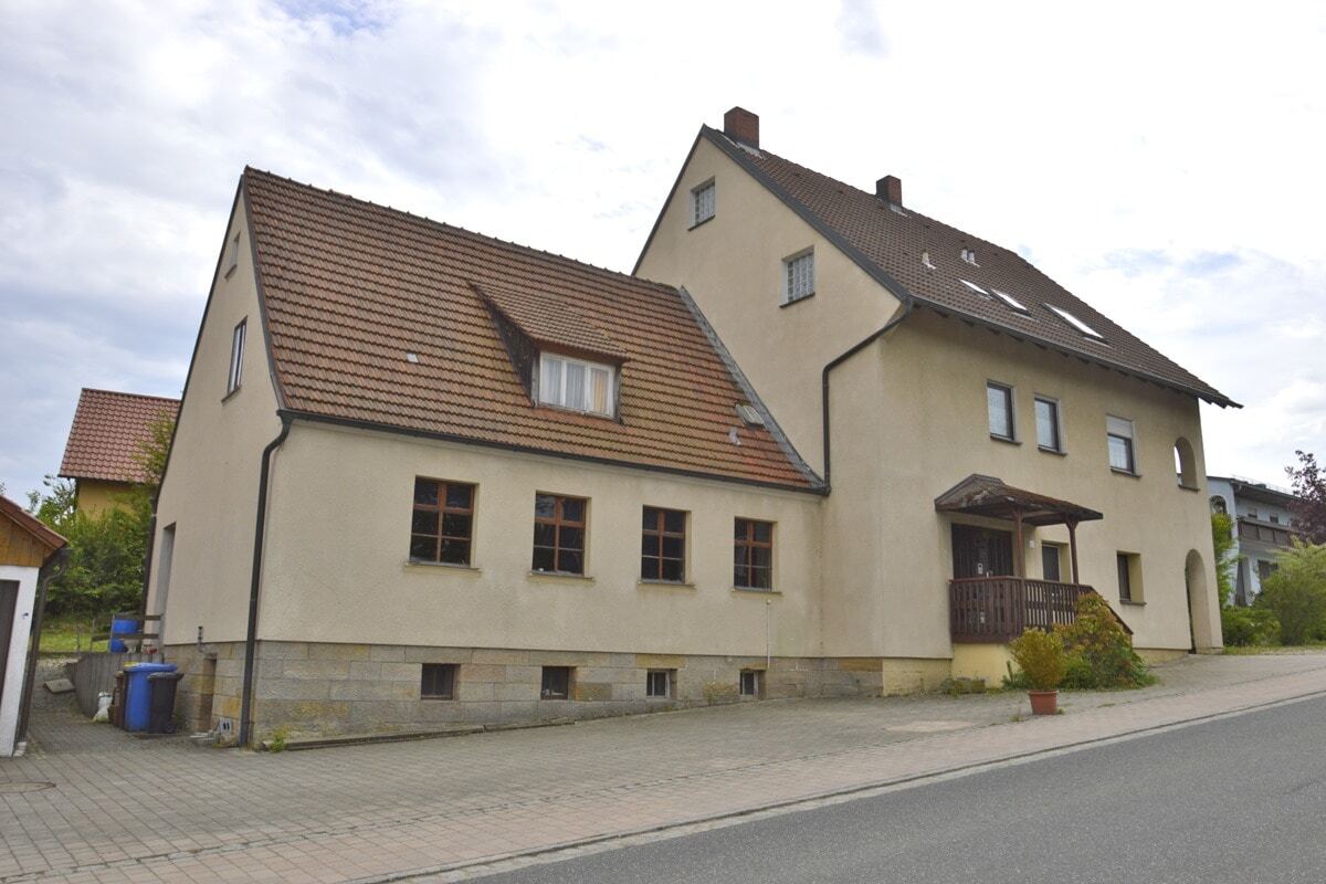 Mehrfamilienhaus zum Kauf 360.000 € 7 Zimmer 252,5 m²<br/>Wohnfläche 1.095 m²<br/>Grundstück ab sofort<br/>Verfügbarkeit Seidwitz Creußen 95473