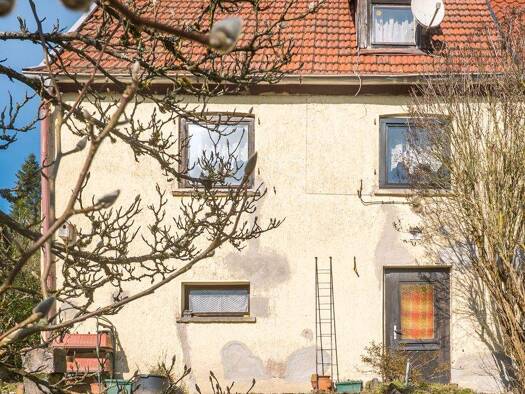 Doppelhaushälfte zum Kauf 70.000 € 5,5 Zimmer 104 m² 814 m² Grundstück frei ab sofort Suhl 98527