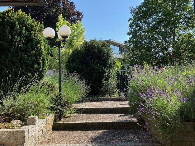 Einfamilienhaus zur Miete 2.400 € 5 Zimmer 280 m² 1.100 m² Grundstück Weiherhof Zirndorf 90513