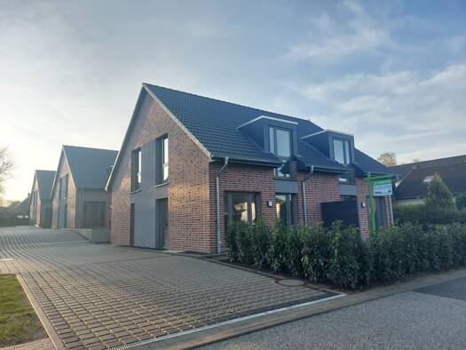 Doppelhaushälfte zur Miete 1.800 € 4 Zimmer 118 m² frei ab sofort Clara-Schumann-Straße 24a Henstedt-Ulzburg 24558