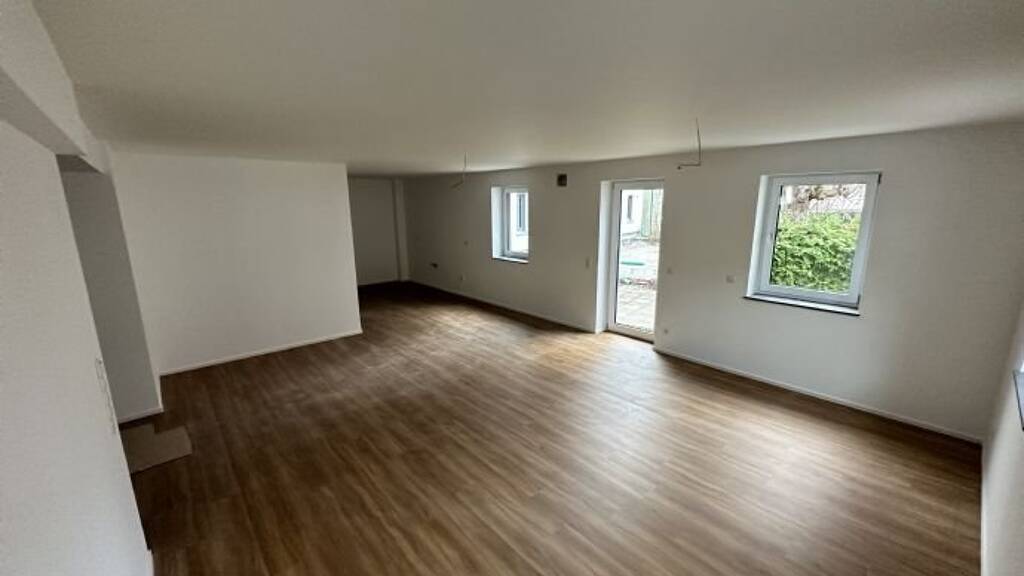 Wohnung zur Miete 1.050 € 2 Zimmer 83 m² frei ab 01.05.2026 Würzburger Straße 16 Erlabrunn 97250