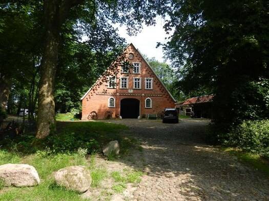 Haus zum Kauf provisionsfrei 295.000 € 4 Zimmer 130 m² 8.743 m² Grundstück Huvenhoopstraße 8 Glinstedt Gnarrenburg 27442