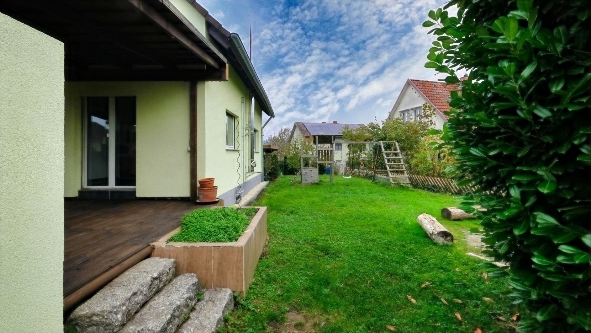 Einfamilienhaus zum Kauf 448.000 € 4,5 Zimmer 116,5 m²<br/>Wohnfläche 569 m²<br/>Grundstück Bietingen Gottmadingen 78244