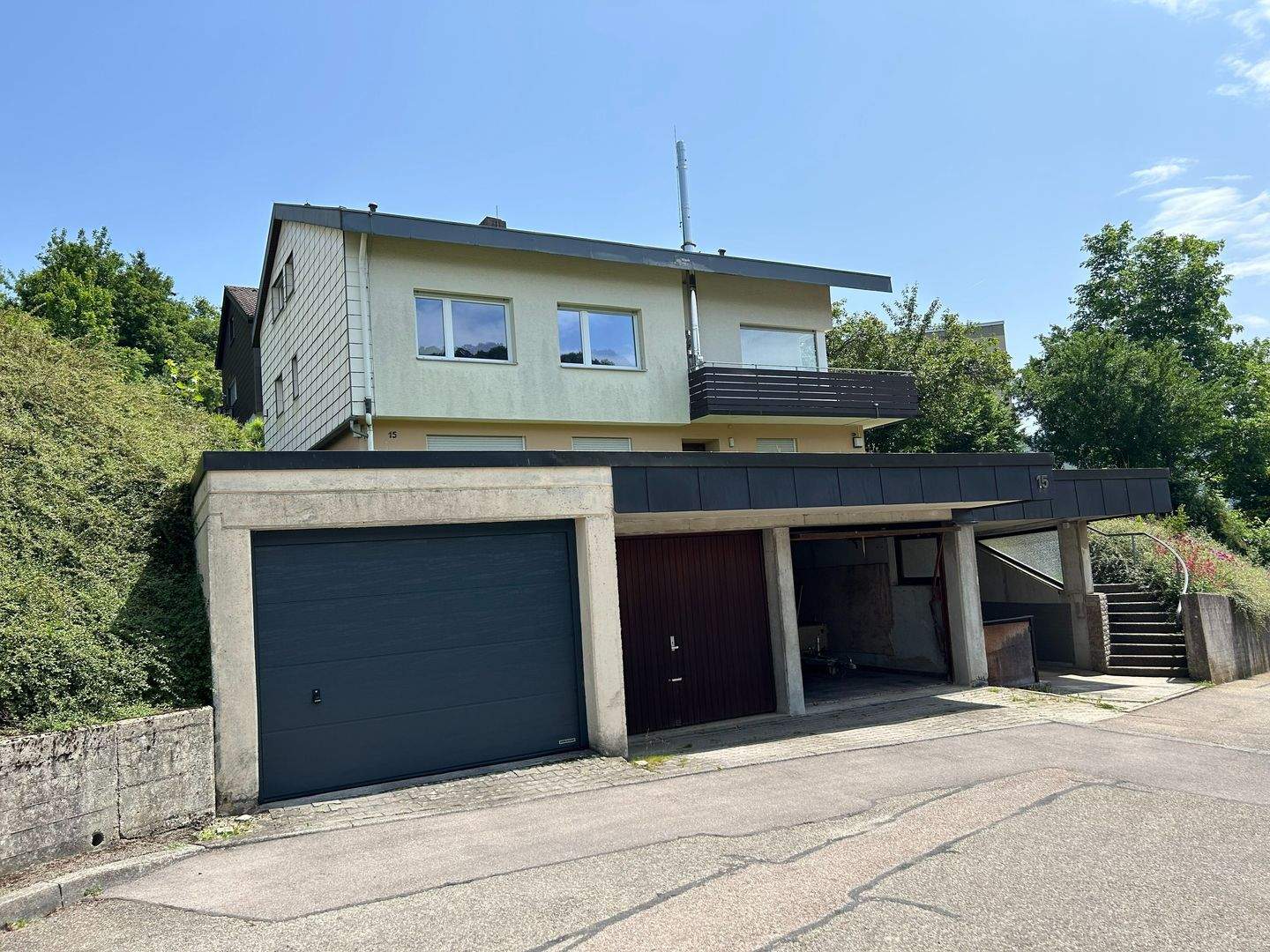 Immobilie in Oberkochen - Tolle Aussicht - viel Platz und Licht -  Doppelgarage - gute Wohngegend! - Bild 1