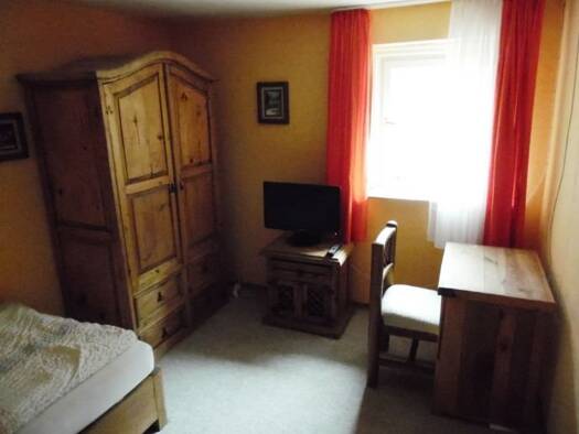 Studio zur Miete 300 € 1,5 Zimmer 25 m² Geschoss 2/3 frei ab 07.01.2026 Stuttgart 70499