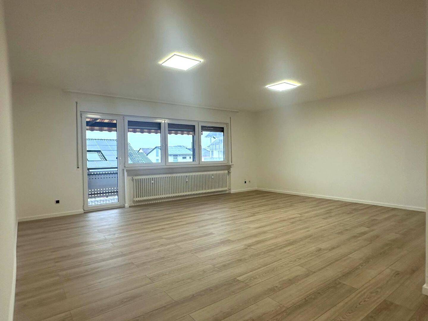 Immobilie in Oberhausen-Rheinhausen - PROVISIONSFREI | Frisch Renovierte 3 Zimmer 90qm Wohnung inkl Stellplatz & Kellerraum - Bild 1