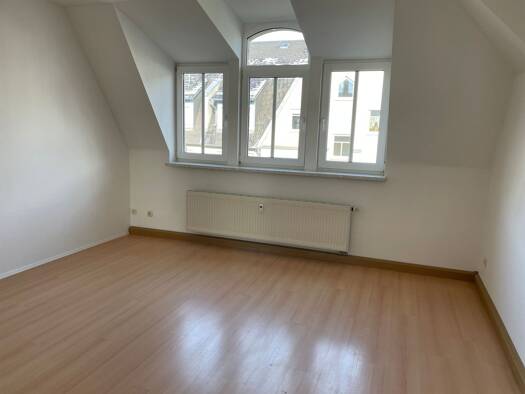 Wohnung zur Miete 380 € 3 Zimmer 75 m² Geschoss 3/4 frei ab sofort Südvorstadt Plauen 08527