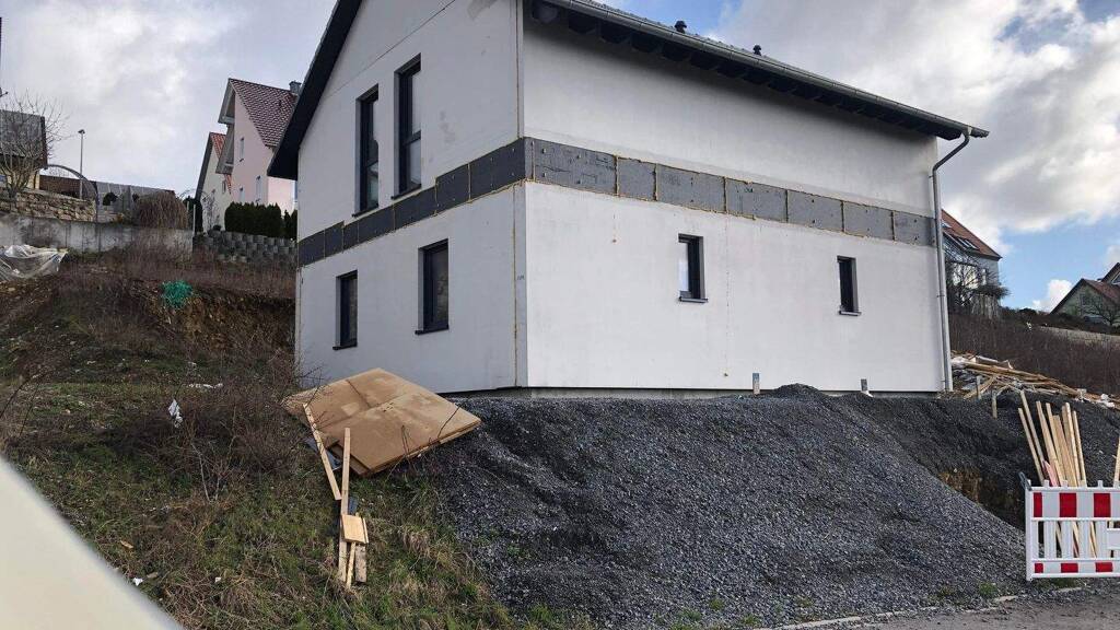 Haus zum Kauf provisionsfrei 99.000 € 7 Zimmer 134 m² 653 m² Grundstück Maßbach 97711